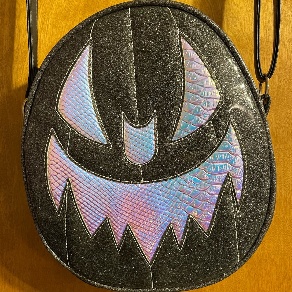 *FOR SALE* LOVE PAIN AND STITCHES HANDCRAFTED OVAL